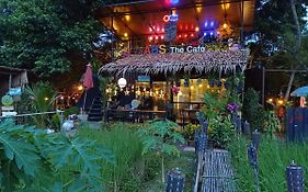 Do Dee Cafe Bangkok&Garden Hostel